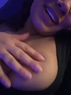 Snapshot of careibeancream chatting on 23, 10, 2025 careibeancream online show from 23, 10, 2025