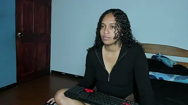 Snapshot of Angel-love02 chatting on 24, 10, 2025 Angel-love02 online show from 24, 10, 2025