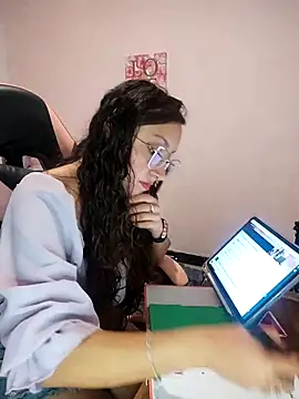 Snapshot of Pinkvixen69 chatting on 9, 2, 2026 Pinkvixen69 online show from 9, 2, 2026