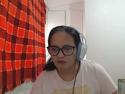 Snapshot of Kinkybela2025 chatting on 4, 8, 2026 Kinkybela2025 online show from 4, 8, 2026