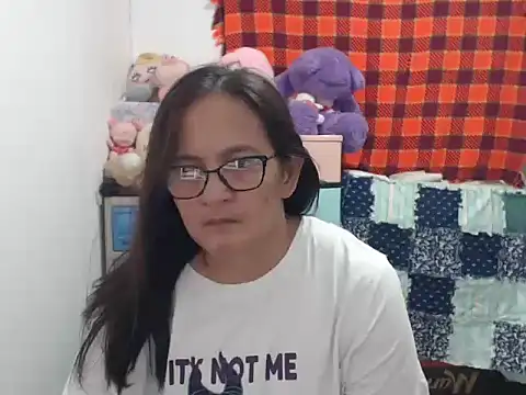 Snapshot of Kinkybela2025 chatting on 31, 10, 2025 Kinkybela2025 online show from 31, 10, 2025