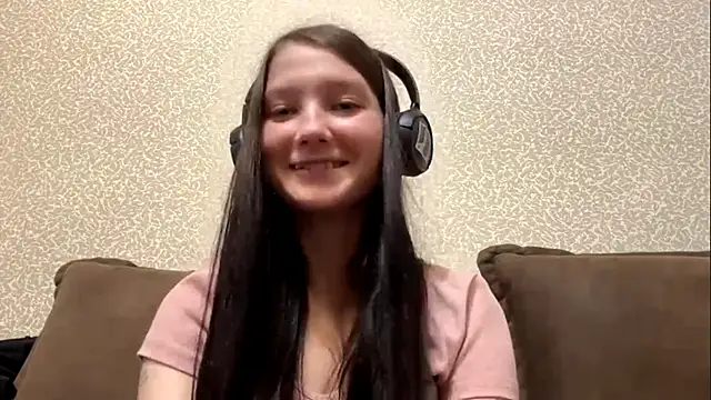 Snapshot of auroracus chatting on 22, 10, 2025 auroracus online show from 22, 10, 2025