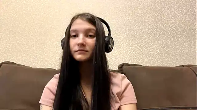 Snapshot of auroracus chatting on 24, 10, 2025 auroracus online show from 24, 10, 2025