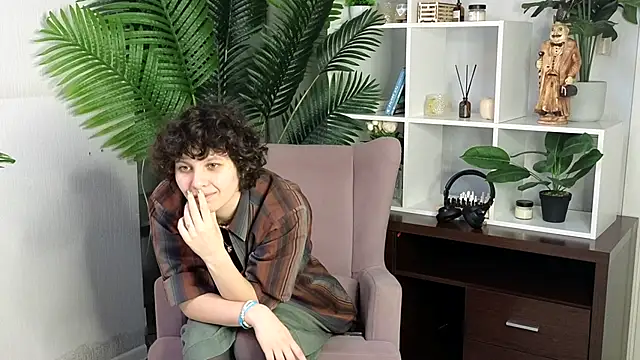 Snapshot of PhebeCharron chatting on 23, 10, 2025 PhebeCharron online show from 23, 10, 2025