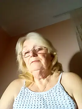 Snapshot of AmyLove353 chatting on 25, 10, 2025 AmyLove353 online show from 25, 10, 2025