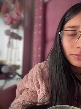 Violeet-Smith online show from 15, 4, 2026