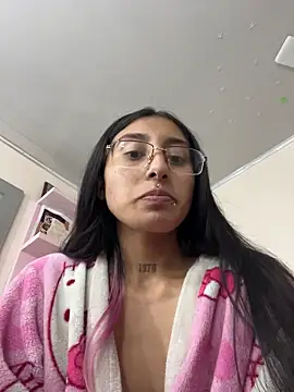 Snapshot of Violeet-Smith chatting on 16, 11, 2025 Violeet-Smith online show from 16, 11, 2025