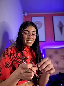 Snapshot of Violeet-Smith chatting on 23, 10, 2025 Violeet-Smith online show from 23, 10, 2025