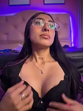 Snapshot of Violeet-Smith chatting on 21, 10, 2025 Violeet-Smith online show from 21, 10, 2025