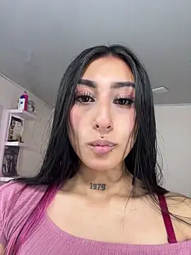 Snapshot of Violeet-Smith chatting on 13, 11, 2025 Violeet-Smith online show from 13, 11, 2025