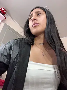 Snapshot of Violeet-Smith chatting on 25, 11, 2025 Violeet-Smith online show from 25, 11, 2025