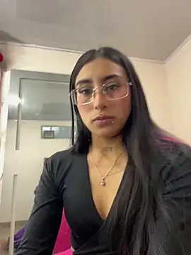 Snapshot of Violeet-Smith chatting on 22, 10, 2025 Violeet-Smith online show from 22, 10, 2025