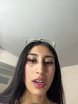 Snapshot of Violeet-Smith chatting on 15, 11, 2025 Violeet-Smith online show from 15, 11, 2025