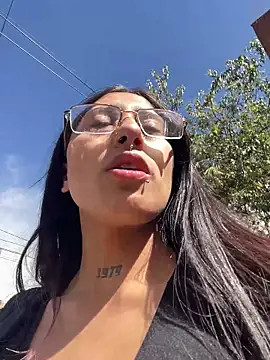 Snapshot of Violeet-Smith chatting on 27, 11, 2025 Violeet-Smith online show from 27, 11, 2025