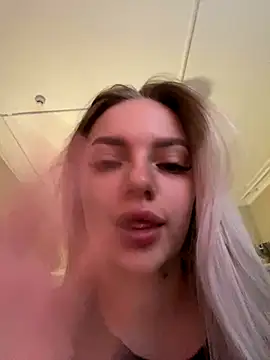 HugeBoobsAlice online show from 27, 10, 2025