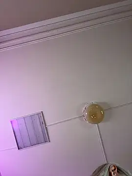 HugeBoobsAlice online show from 14, 3, 2026