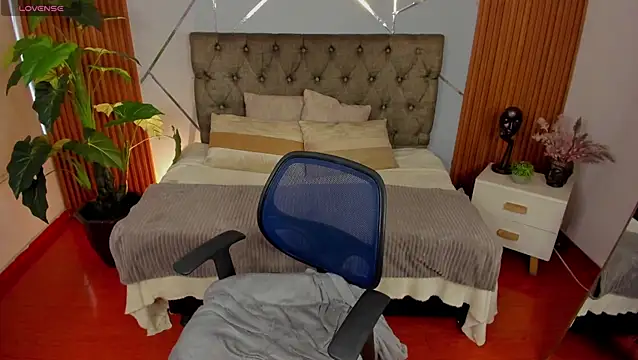 camilaa lux online show from 14, 11, 2025