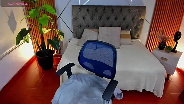 camilaa lux online show from 18, 12, 2025