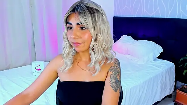 Emilyvalk  online show from 4, 11, 2025