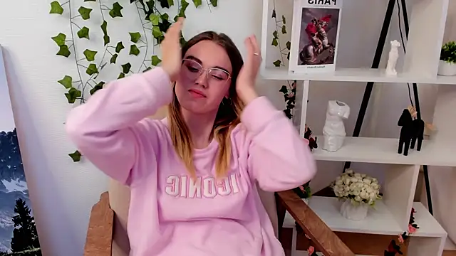 Snapshot of NichelleBenckendorf chatting on 22, 10, 2025 NichelleBenckendorf online show from 22, 10, 2025