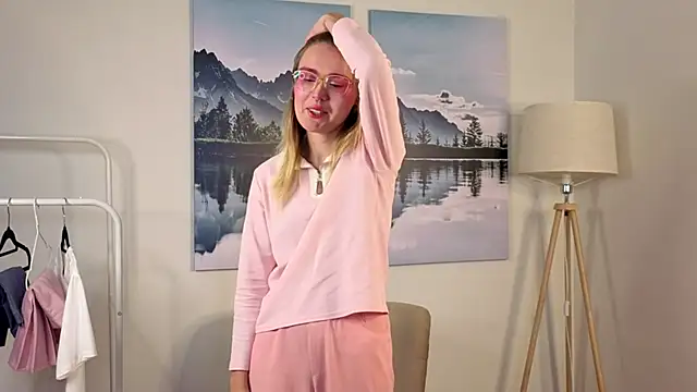 Snapshot of NichelleBenckendorf chatting on 21, 10, 2025 NichelleBenckendorf online show from 21, 10, 2025