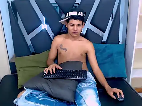 Snapshot of Yordi_Alpha chatting on 25, 10, 2025 Yordi Alpha online show from 25, 10, 2025