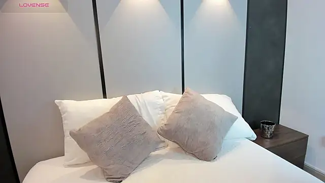 mia collins96 online show from 21, 4, 2026