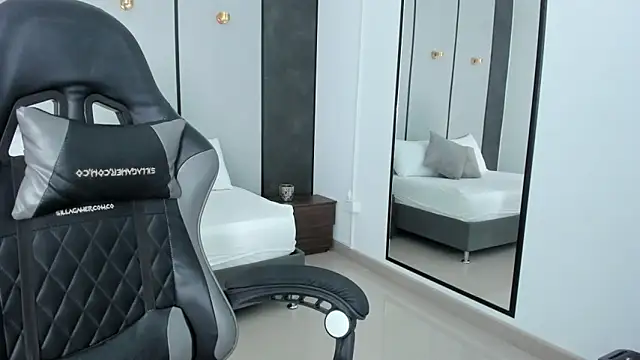 mia collins96 online show from 1, 3, 2026