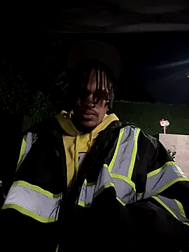 Snapshot of Mrmakeherwet_Tez chatting on 15, 12, 2025 Mrmakeherwet Tez online show from 15, 12, 2025