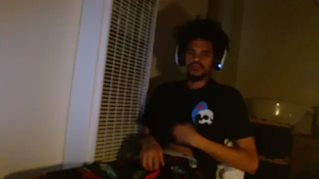 Snapshot of Mrmakeherwet_Tez chatting on 25, 11, 2025 Mrmakeherwet Tez online show from 25, 11, 2025