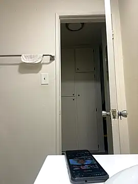 Snapshot of Mrmakeherwet_Tez chatting on 25, 10, 2025 Mrmakeherwet Tez online show from 25, 10, 2025