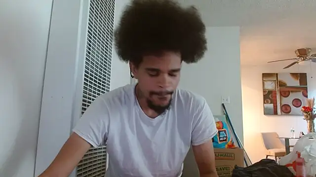 Snapshot of Mrmakeherwet_Tez chatting on 5, 12, 2025 Mrmakeherwet Tez online show from 5, 12, 2025