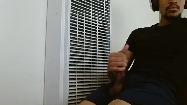 Snapshot of Mrmakeherwet_Tez chatting on 26, 11, 2025 Mrmakeherwet Tez online show from 26, 11, 2025