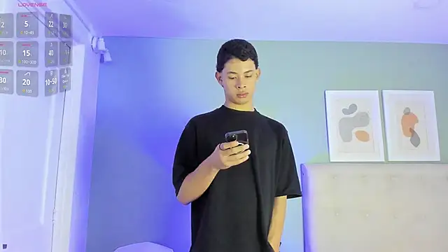 ApoloRicci online show from 7, 2, 2026