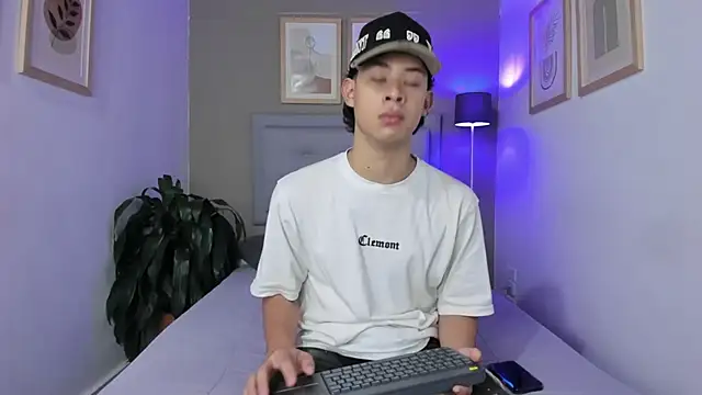 Snapshot of ApoloRicci chatting on 29, 10, 2025 ApoloRicci online show from 29, 10, 2025