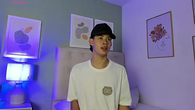 ApoloRicci online show from 3, 3, 2026