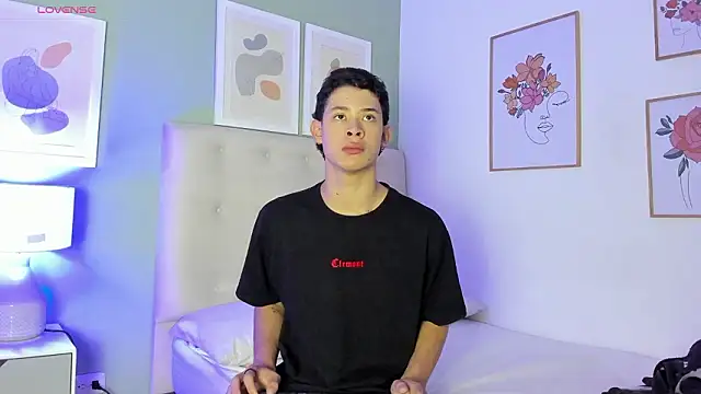 ApoloRicci online show from 5, 3, 2026