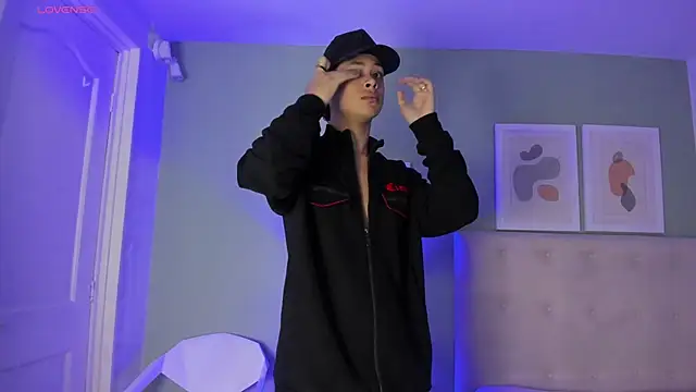 ApoloRicci online show from 4, 3, 2026