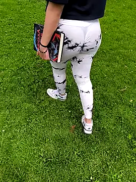 Snapshot of Antonella_Gomez01 chatting on 1, 11, 2025 Antonella Gomez01 online show from 1, 11, 2025