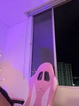 aly nicols online show from 28, 10, 2025