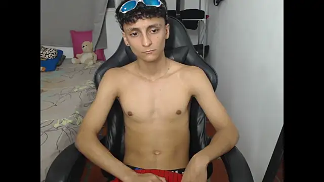 Snapshot of Alejandro_Cutee chatting on 8, 11, 2025 Alejandro Cutee online show from 8, 11, 2025