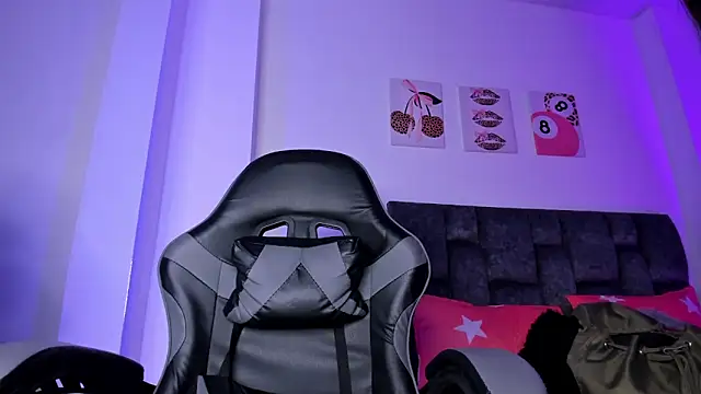 kittymonroe1 online show from 20, 4, 2026