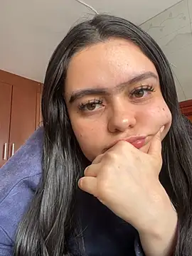 Snapshot of Selena_Roa chatting on 29, 4, 2026 Selena Roa online show from 29, 4, 2026