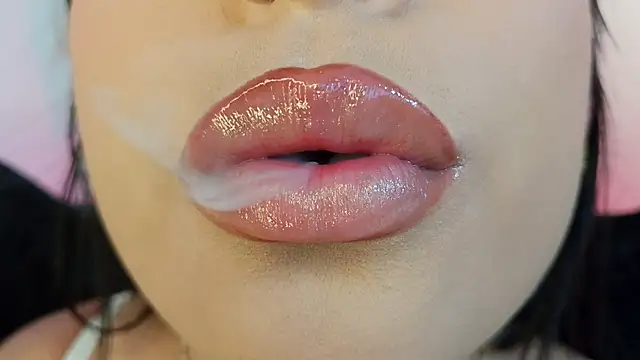 Snapshot of mia_roux1 chatting on 25, 4, 2026 mia roux1 online show from 25, 4, 2026