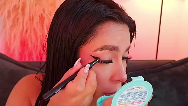 mia roux1 online show from 4, 4, 2026