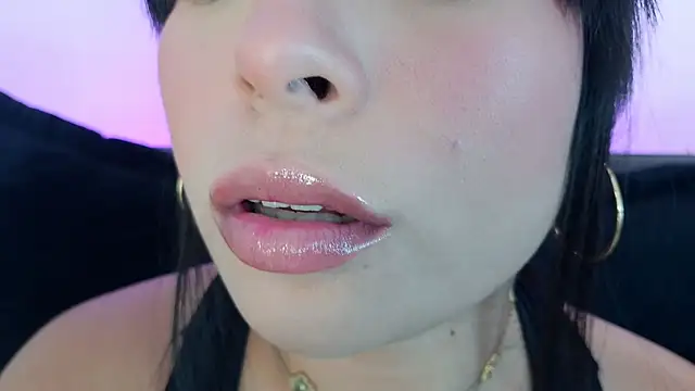 Snapshot of mia_roux1 chatting on 14, 5, 2026 mia roux1 online show from 14, 5, 2026