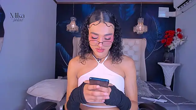 Mika  velvet online show from 19, 2, 2026