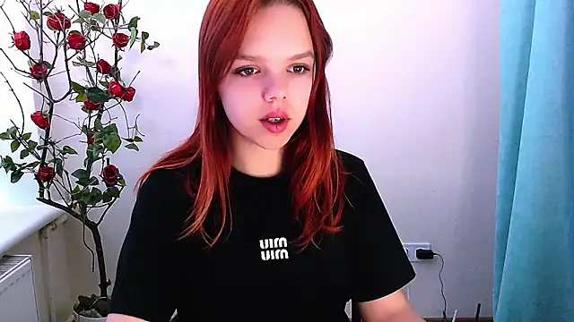 Snapshot of bunny_bloom chatting on 4, 11, 2025 bunny bloom online show from 4, 11, 2025