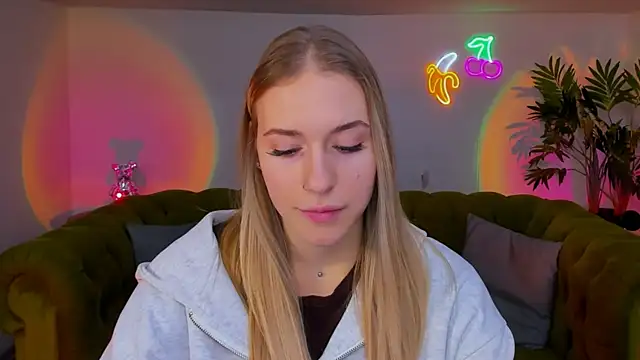 sassy cutie online show from 25, 11, 2025