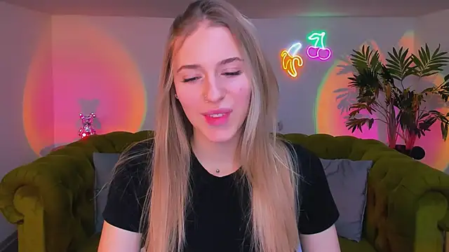 sassy cutie online show from 28, 11, 2025